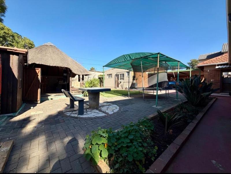 3 Bedroom Property for Sale in Linmeyer Gauteng