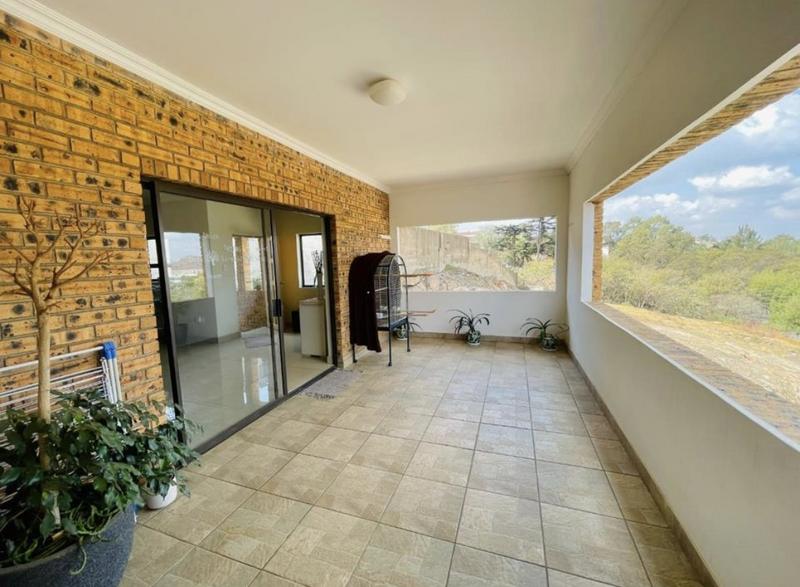 3 Bedroom Property for Sale in Oakdene Gauteng