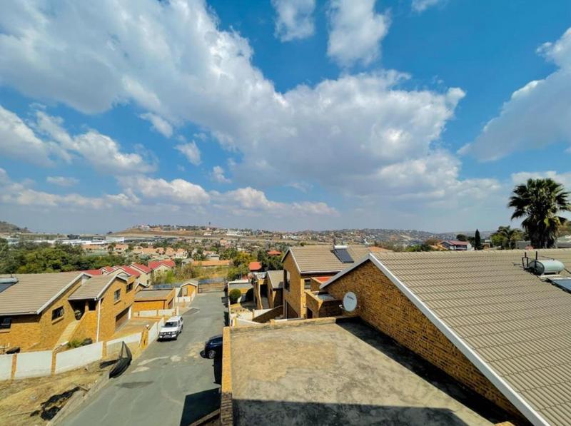 3 Bedroom Property for Sale in Oakdene Gauteng