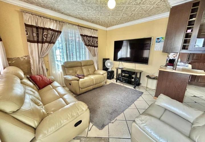3 Bedroom Property for Sale in Clayville Gauteng