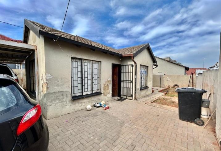 3 Bedroom Property for Sale in Clayville Gauteng