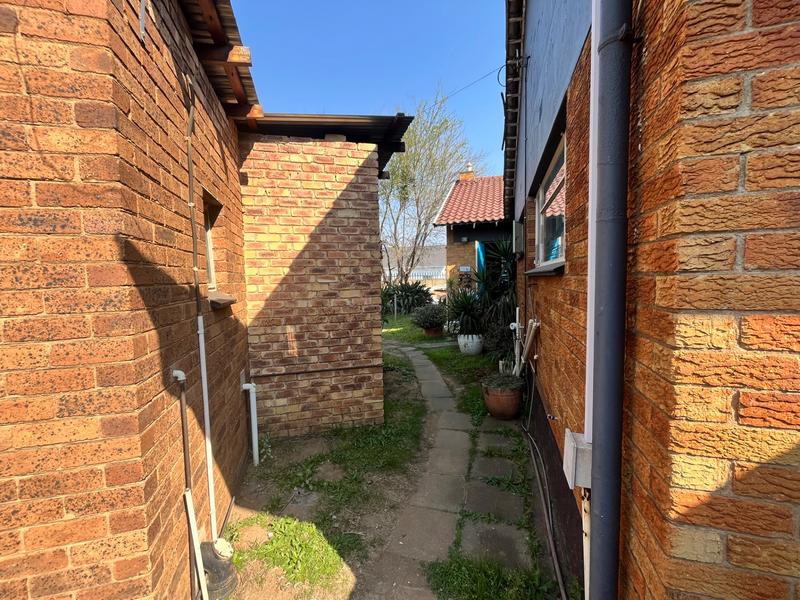 6 Bedroom Property for Sale in Benoni Gauteng