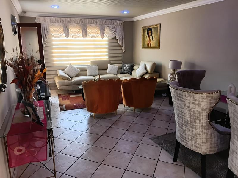 4 Bedroom Property for Sale in Liefde en Vrede Gauteng