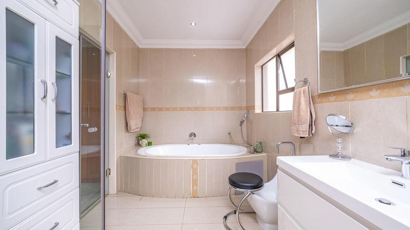 4 Bedroom Property for Sale in Raslouw Glen Gauteng