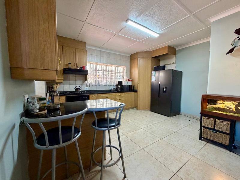 3 Bedroom Property for Sale in Linmeyer Gauteng