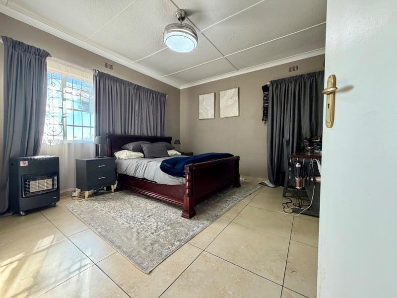 3 Bedroom Property for Sale in Linmeyer Gauteng