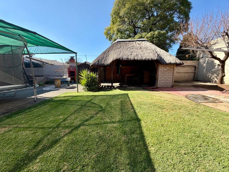 3 Bedroom Property for Sale in Linmeyer Gauteng