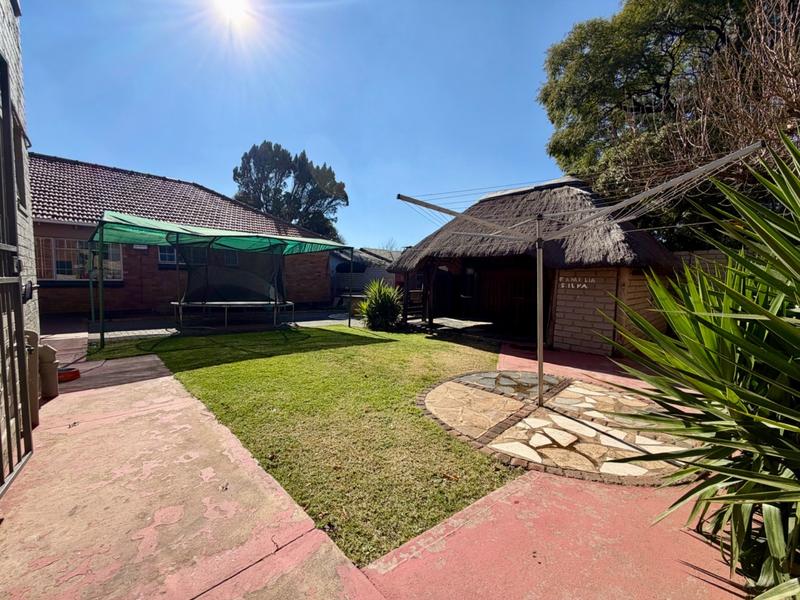3 Bedroom Property for Sale in Linmeyer Gauteng