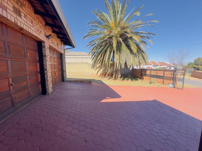 3 Bedroom Property for Sale in Witpoortjie Gauteng