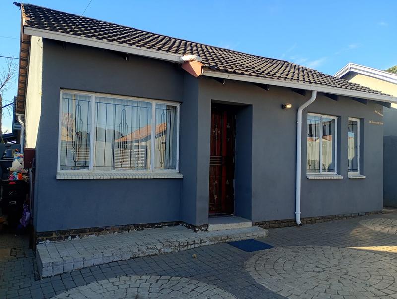 2 Bedroom Property for Sale in Kagiso Gauteng