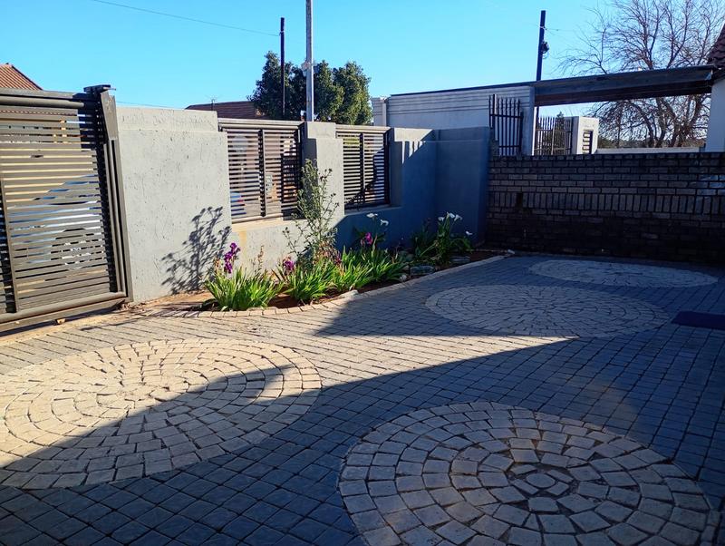 2 Bedroom Property for Sale in Kagiso Gauteng