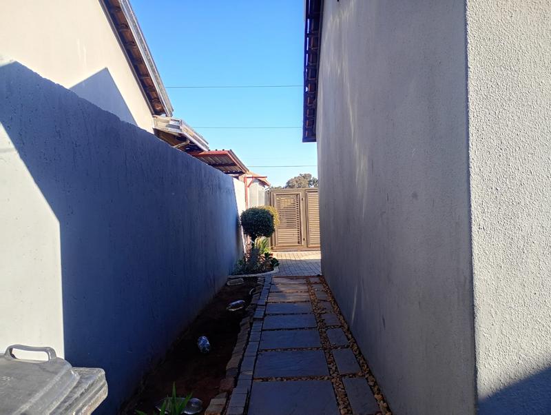 2 Bedroom Property for Sale in Kagiso Gauteng