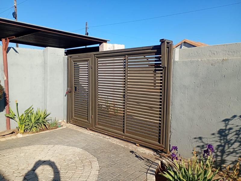 2 Bedroom Property for Sale in Kagiso Gauteng
