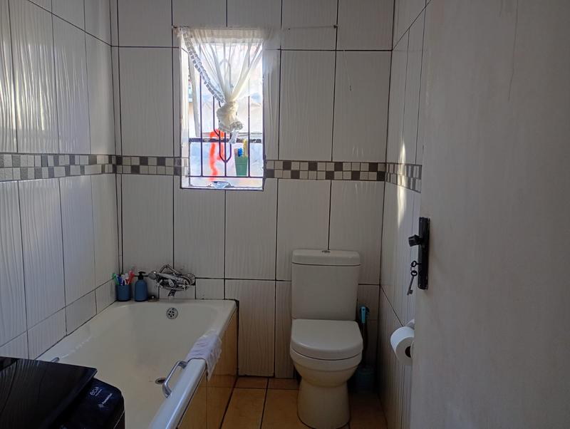 2 Bedroom Property for Sale in Kagiso Gauteng