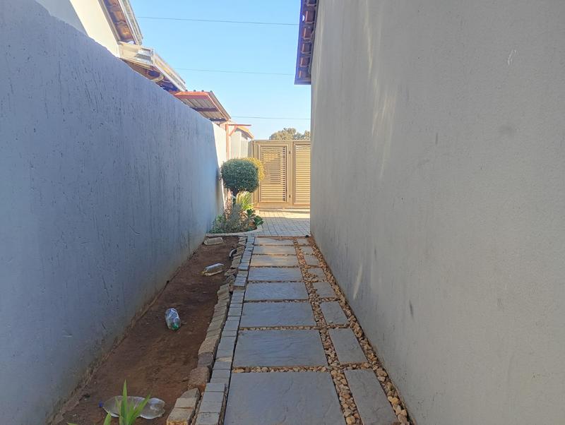 2 Bedroom Property for Sale in Kagiso Gauteng