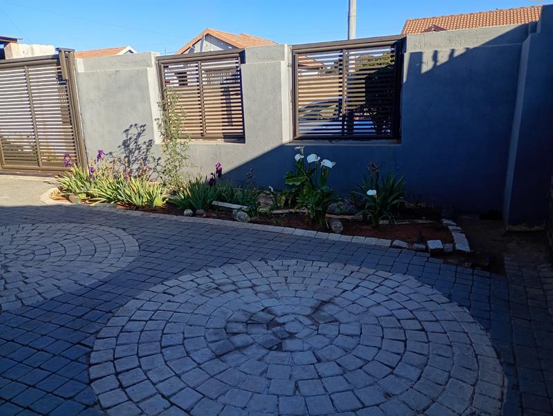 2 Bedroom Property for Sale in Kagiso Gauteng