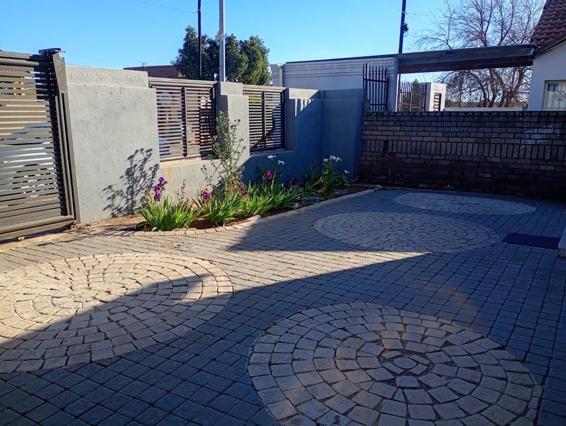 2 Bedroom Property for Sale in Kagiso Gauteng