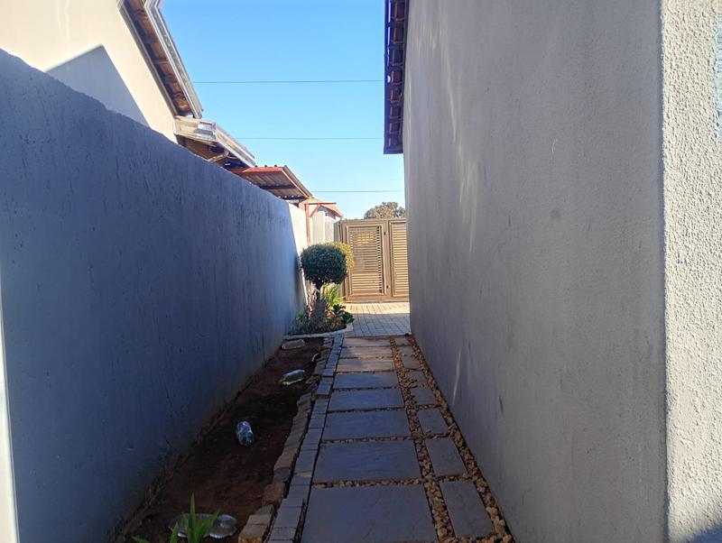 2 Bedroom Property for Sale in Kagiso Gauteng