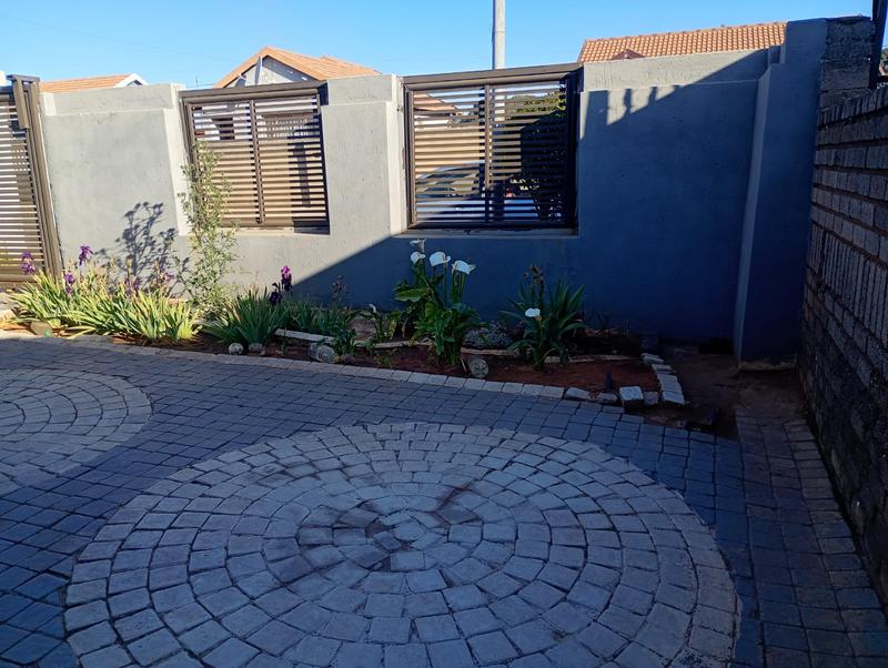 2 Bedroom Property for Sale in Kagiso Gauteng