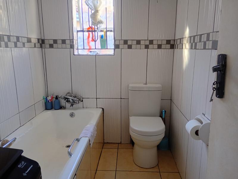 2 Bedroom Property for Sale in Kagiso Gauteng