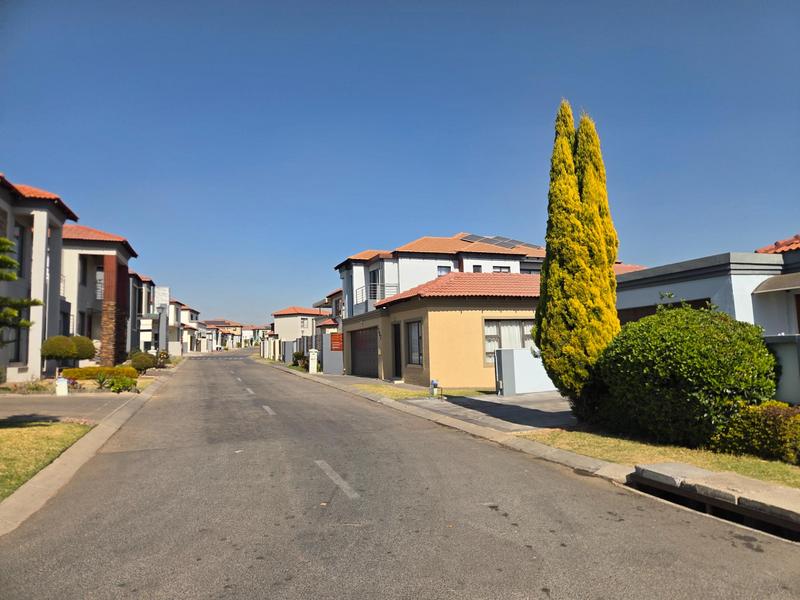 3 Bedroom Property for Sale in Noordwyk Gauteng