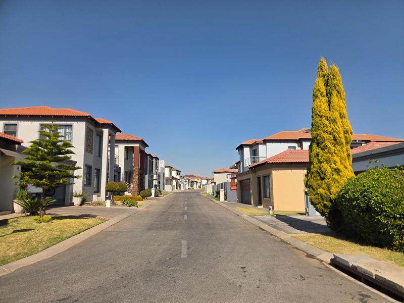 3 Bedroom Property for Sale in Noordwyk Gauteng