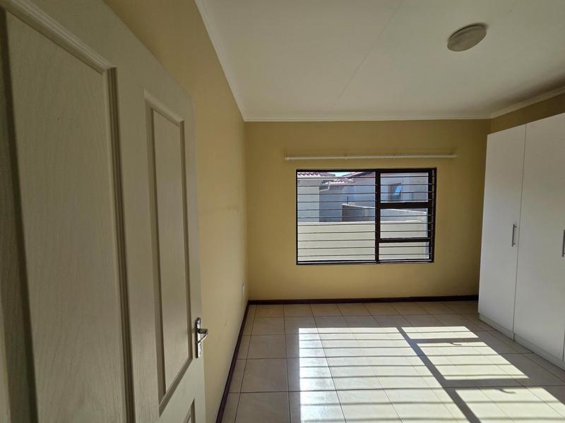 3 Bedroom Property for Sale in Noordwyk Gauteng