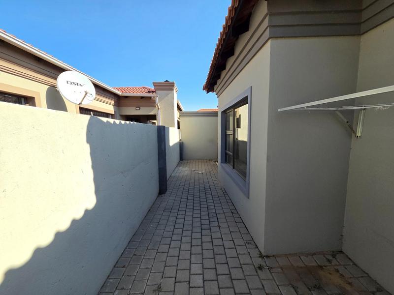 3 Bedroom Property for Sale in Noordwyk Gauteng