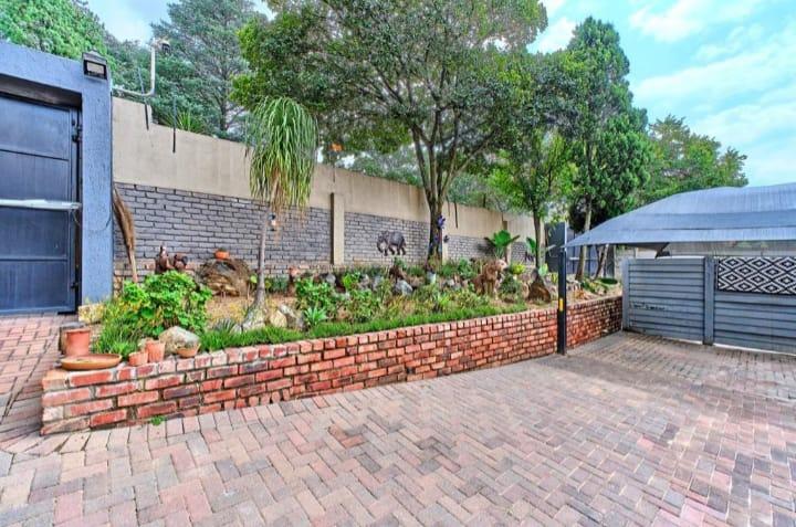 To Let 2 Bedroom Property for Rent in Woodmead Gauteng