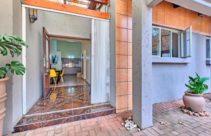To Let 2 Bedroom Property for Rent in Woodmead Gauteng