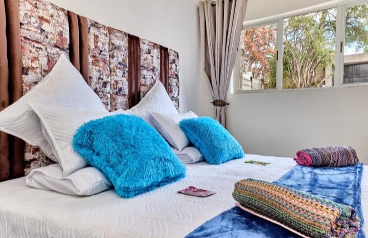 To Let 2 Bedroom Property for Rent in Woodmead Gauteng