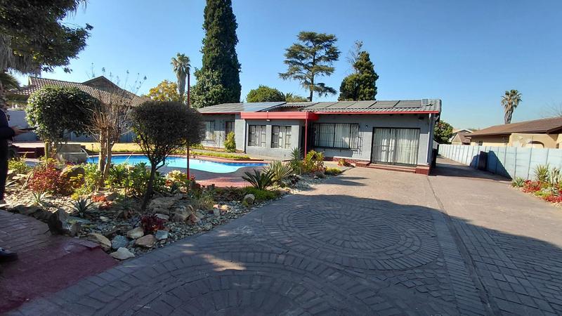3 Bedroom Property for Sale in Brackendowns Gauteng