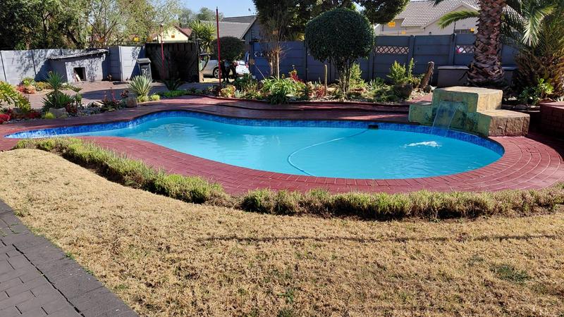 3 Bedroom Property for Sale in Brackendowns Gauteng
