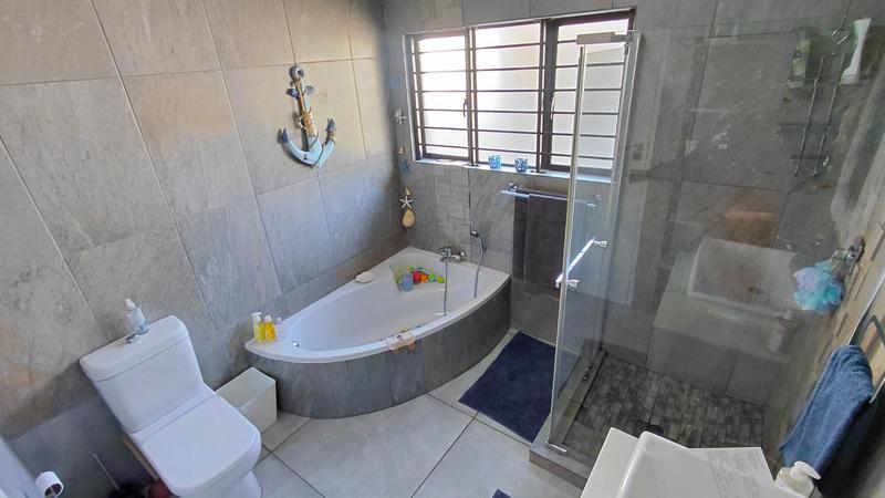 4 Bedroom Property for Sale in Brackenhurst Gauteng