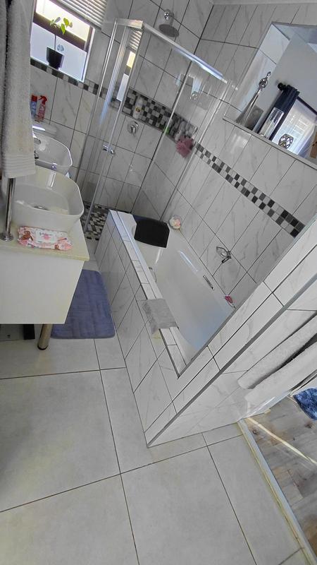 4 Bedroom Property for Sale in Brackenhurst Gauteng
