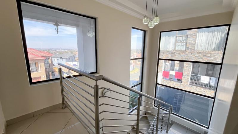 4 Bedroom Property for Sale in South Crest Gauteng
