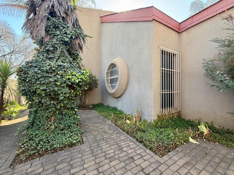 4 Bedroom Property for Sale in Flora Gardens Gauteng
