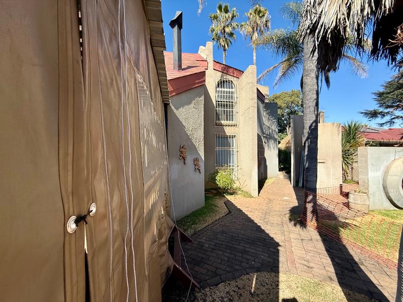 4 Bedroom Property for Sale in Flora Gardens Gauteng