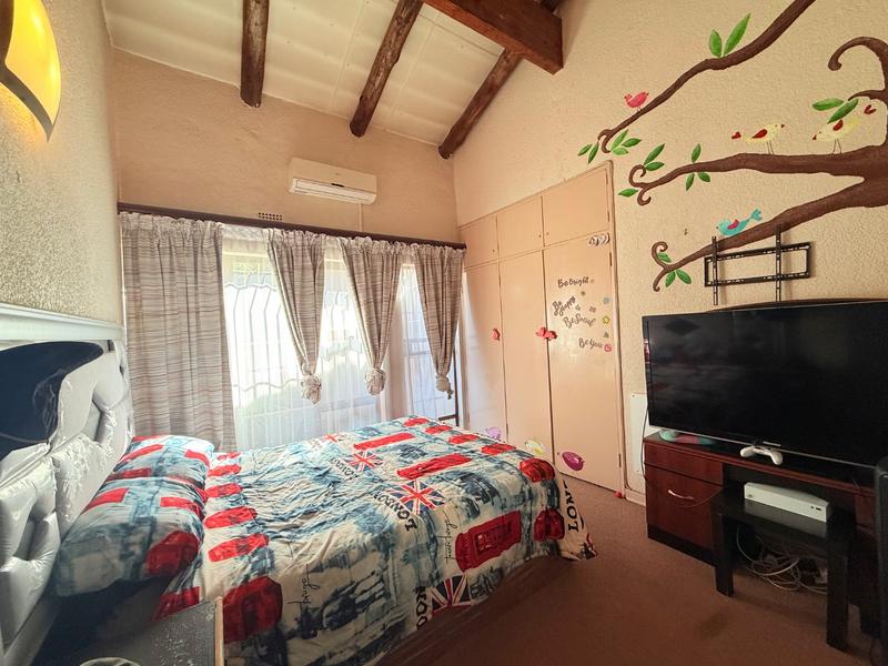 4 Bedroom Property for Sale in Flora Gardens Gauteng
