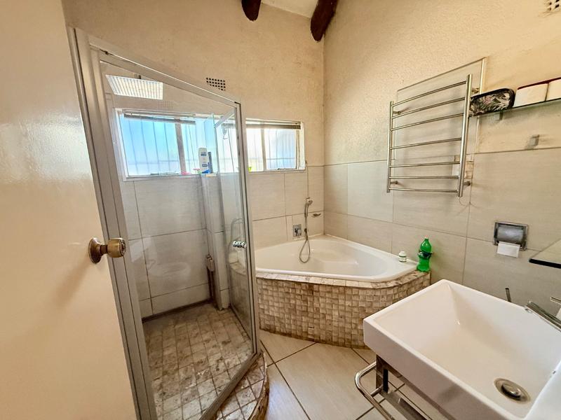 4 Bedroom Property for Sale in Flora Gardens Gauteng