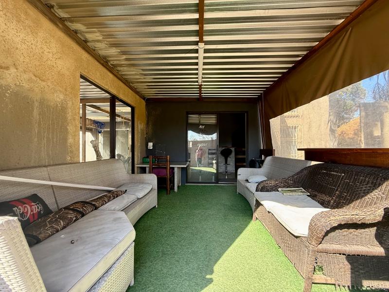 4 Bedroom Property for Sale in Flora Gardens Gauteng