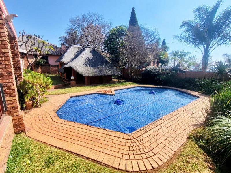 5 Bedroom Property for Sale in Zwartkop Gauteng
