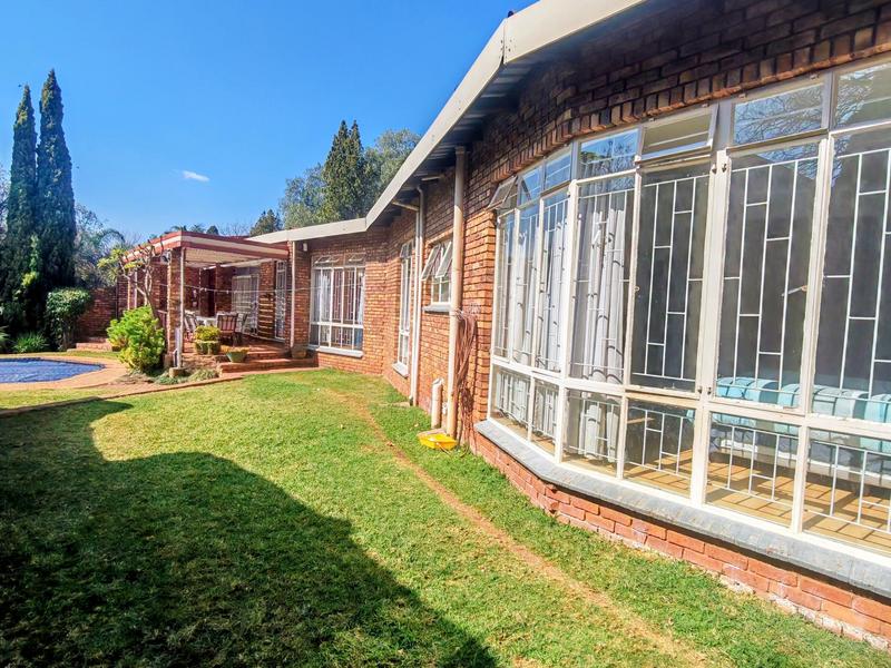 5 Bedroom Property for Sale in Zwartkop Gauteng