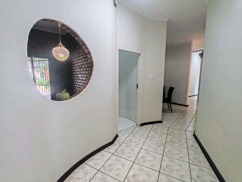 5 Bedroom Property for Sale in Zwartkop Gauteng