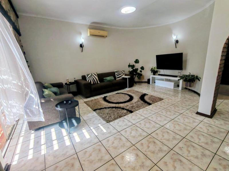 5 Bedroom Property for Sale in Zwartkop Gauteng