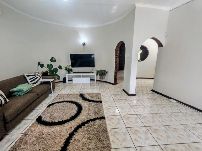 5 Bedroom Property for Sale in Zwartkop Gauteng