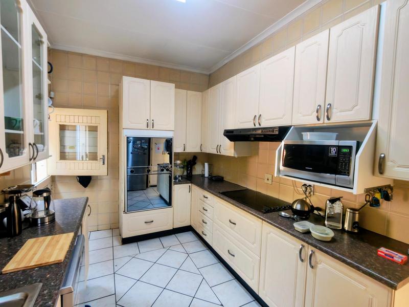 5 Bedroom Property for Sale in Zwartkop Gauteng