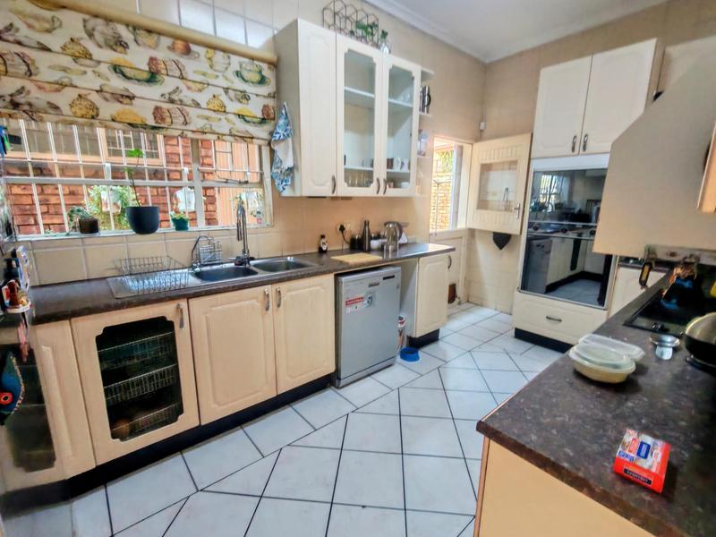 5 Bedroom Property for Sale in Zwartkop Gauteng