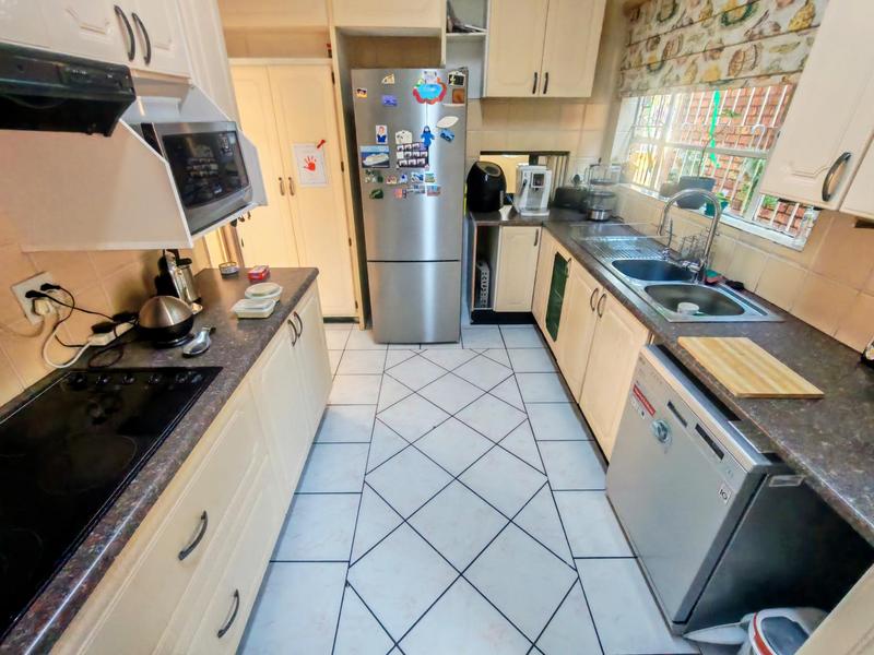 5 Bedroom Property for Sale in Zwartkop Gauteng