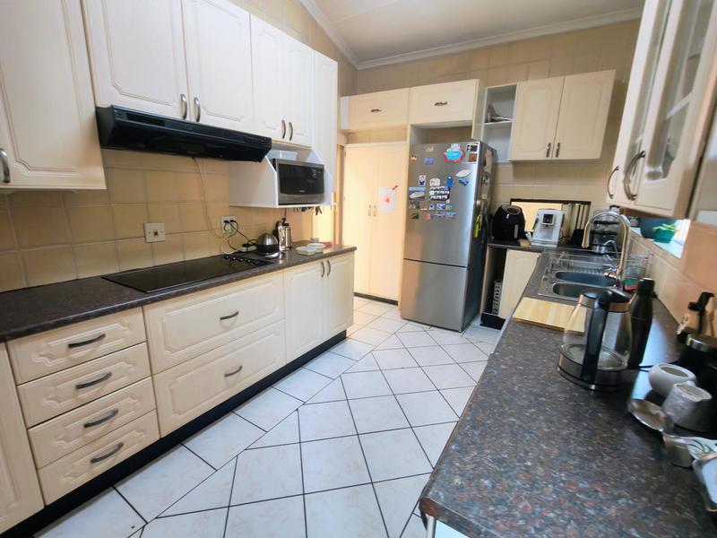 5 Bedroom Property for Sale in Zwartkop Gauteng
